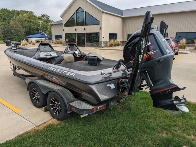 Slide: The Image of Skeeter ZX20 2014 - 3