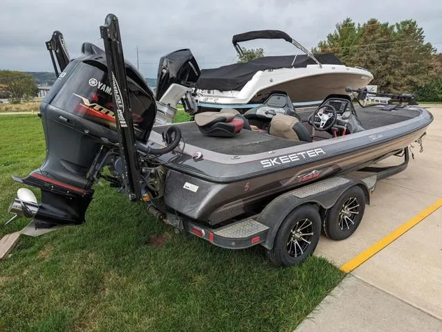 Slide: The Image of Skeeter ZX20 2014 - 4