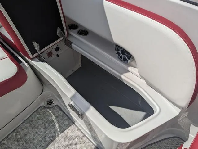 Slide: The Image of Crownline Boats Eclipse E235 2024 - 20