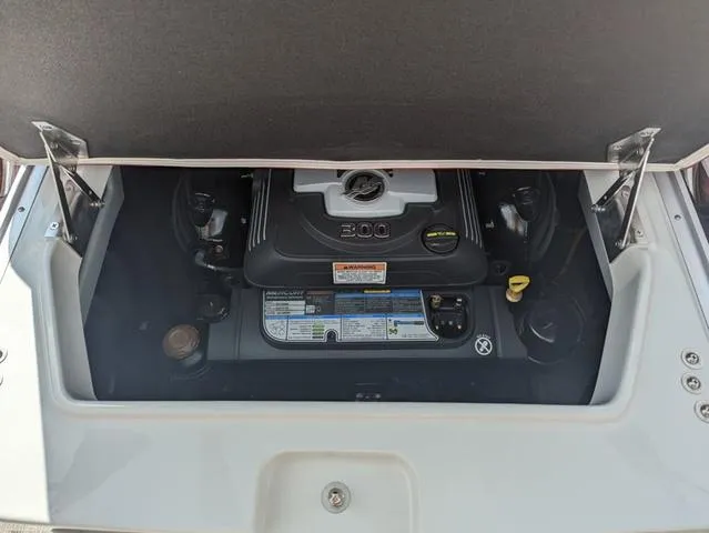 Slide: The Image of Crownline Boats Eclipse E235 2024 - 21