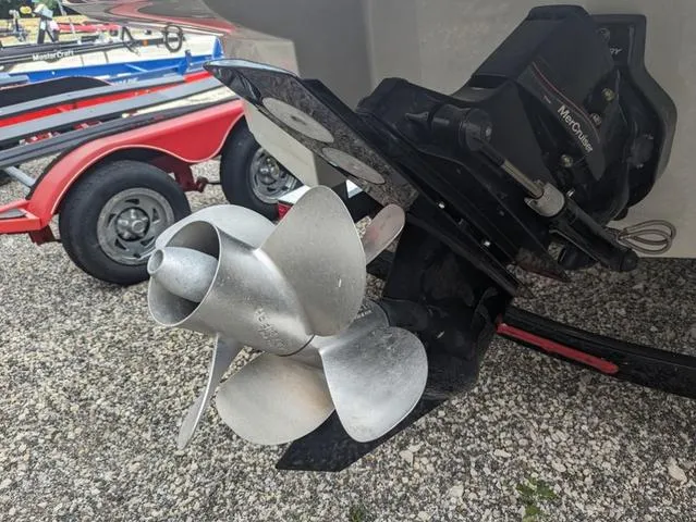 Slide: The Image of Crownline Boats Eclipse E235 2024 - 23