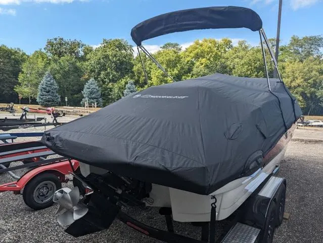 Slide: The Image of Crownline Boats Eclipse E235 2024 - 30