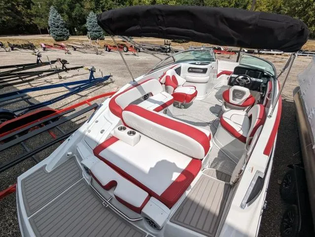 Slide: The Image of Crownline Boats Eclipse E235 2024 - 5