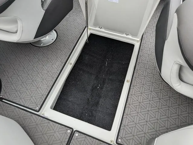 Slide: The Image of Crownline Boats 240 SS LPX 2024 - 19