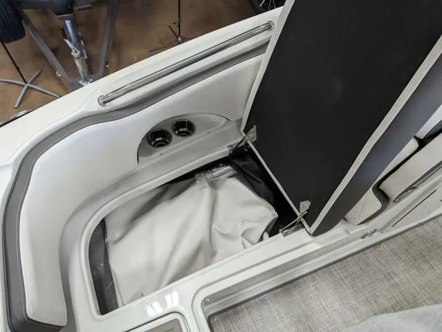 Slide: The Image of Crownline Boats E210 XS 2024 - 15