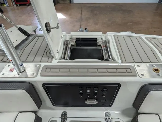 Slide: The Image of Crownline Boats E210 XS 2024 - 16