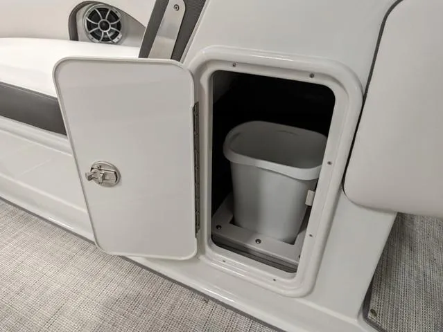 Slide: The Image of Crownline Boats E210 XS 2024 - 18