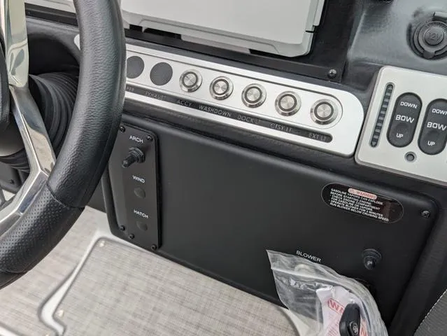 Slide: The Image of Crownline Boats 260 SS 2024 - 13