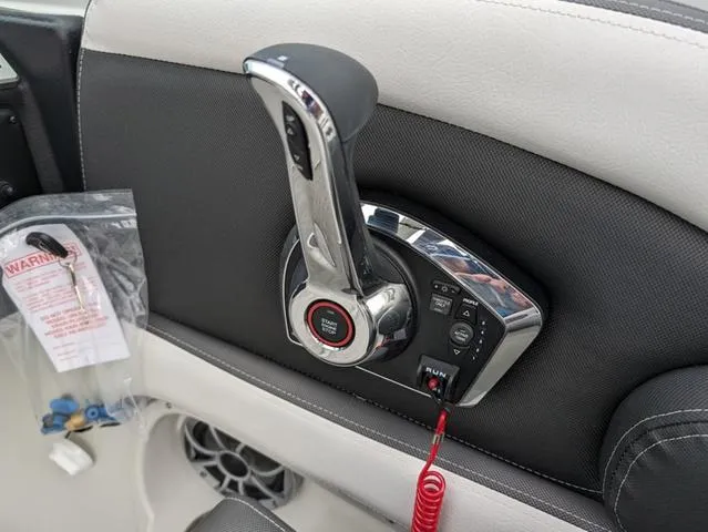 Slide: The Image of Crownline Boats 260 SS 2024 - 14