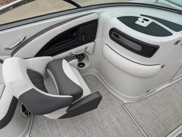 Slide: The Image of Crownline Boats 260 SS 2024 - 15