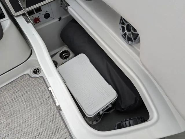 Slide: The Image of Crownline Boats 260 SS 2024 - 21