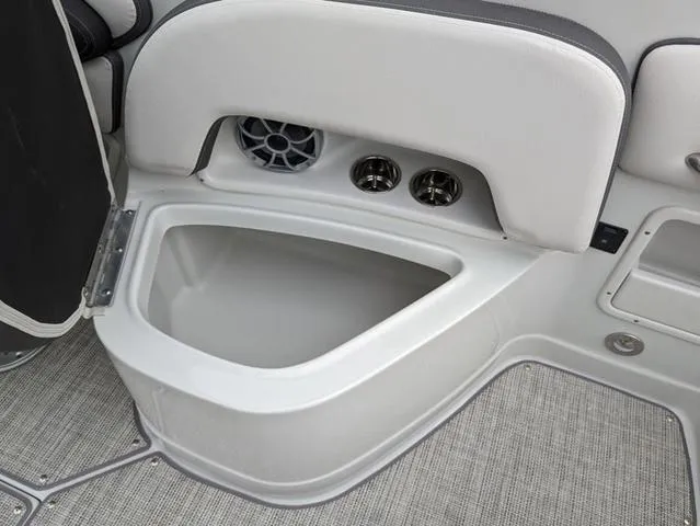 Slide: The Image of Crownline Boats 260 SS 2024 - 22