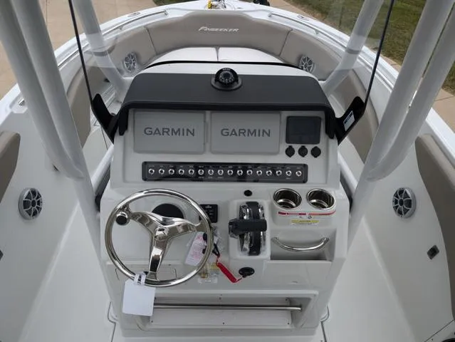 Slide: The Image of Crownline Boats 220 CC 2024 - 10