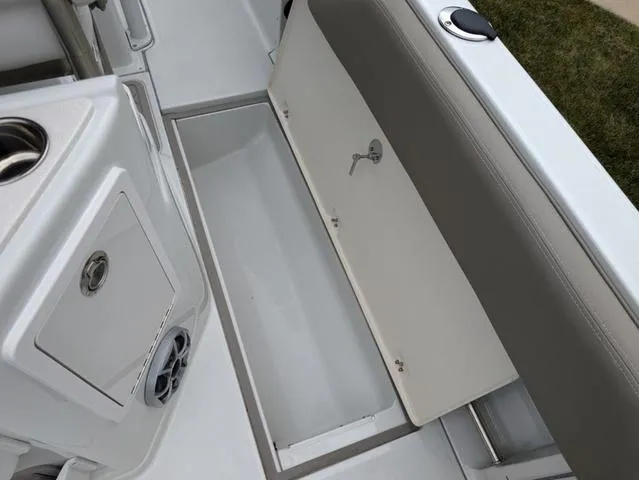 Slide: The Image of Crownline Boats 220 CC 2024 - 16