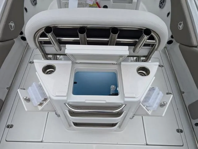 Slide: The Image of Crownline Boats 220 CC 2024 - 17