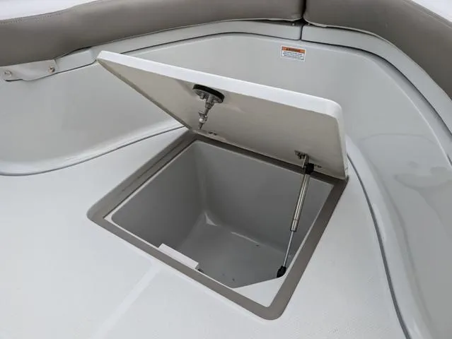 Slide: The Image of Crownline Boats 220 CC 2024 - 19