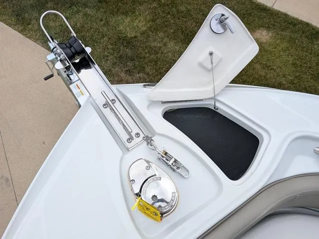 Slide: The Image of Crownline Boats 220 CC 2024 - 21
