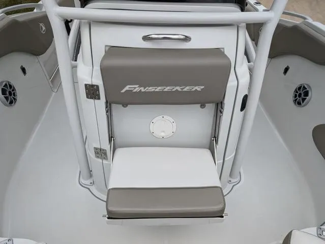 Slide: The Image of Crownline Boats 220 CC 2024 - 22