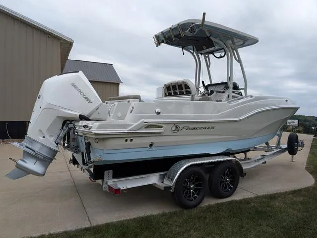 Slide: The Image of Crownline Boats 220 CC 2024 - 4