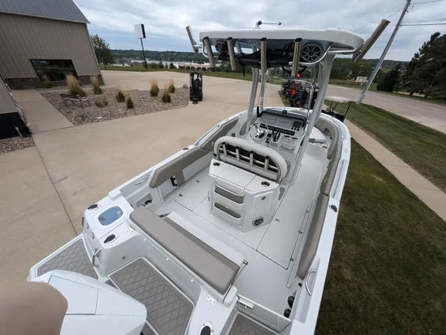 Slide: The Image of Crownline Boats 220 CC 2024 - 5