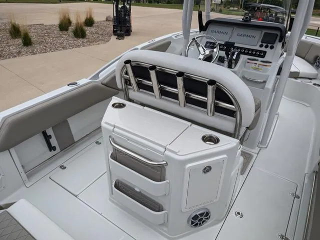 Slide: The Image of Crownline Boats 220 CC 2024 - 9
