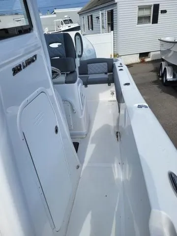 Slide: The Image of NauticStar 252 Legacy 2025 - 12