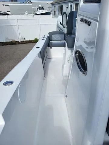 Slide: The Image of NauticStar 252 Legacy 2025 - 13