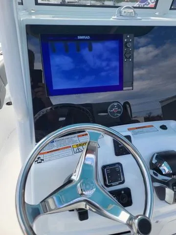 Slide: The Image of NauticStar 252 Legacy 2025 - 18