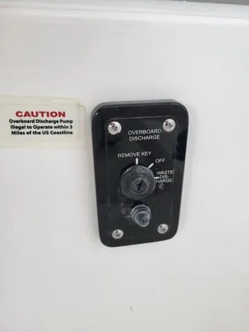 Slide: The Image of NauticStar 252 Legacy 2025 - 23