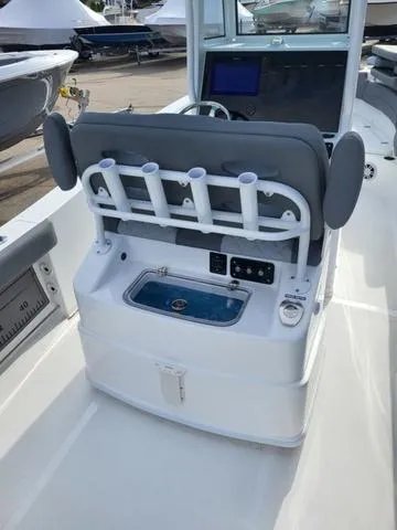 Slide: The Image of NauticStar 252 Legacy 2025 - 30