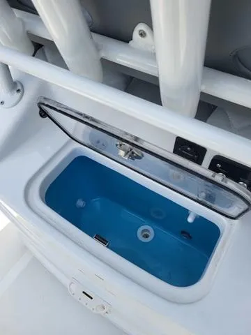 Slide: The Image of NauticStar 252 Legacy 2025 - 33