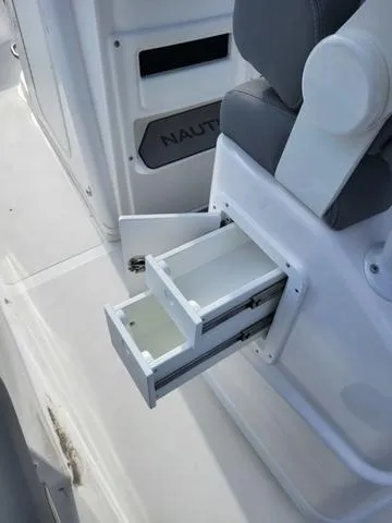 Slide: The Image of NauticStar 252 Legacy 2025 - 34