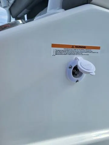 Slide: The Image of NauticStar 252 Legacy 2025 - 35