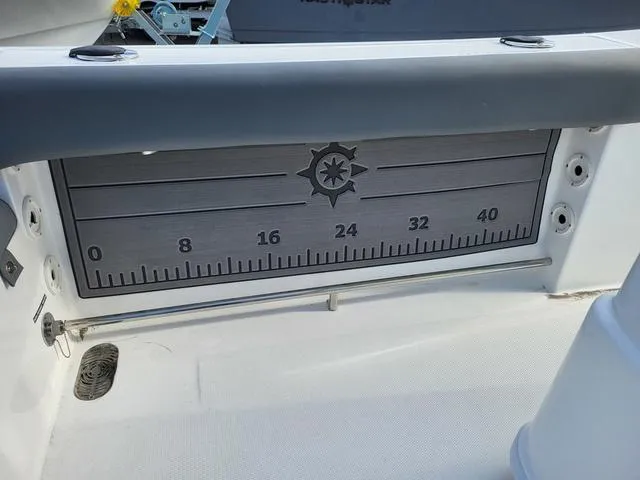 Slide: The Image of NauticStar 252 Legacy 2025 - 36