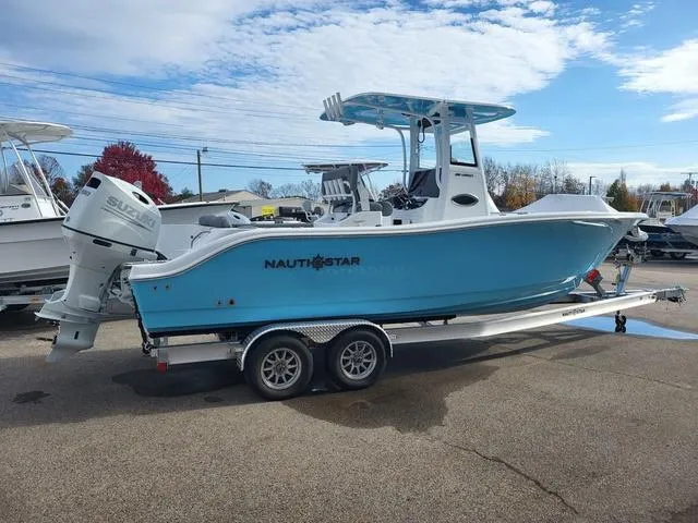 Slide: The Image of NauticStar 252 Legacy 2025 - 4