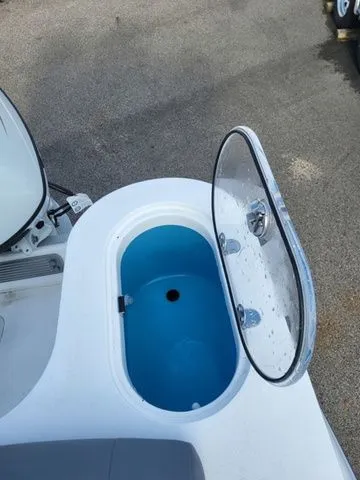 Slide: The Image of NauticStar 252 Legacy 2025 - 40