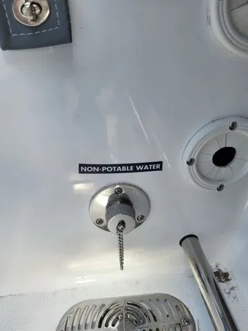 Slide: The Image of NauticStar 252 Legacy 2025 - 41