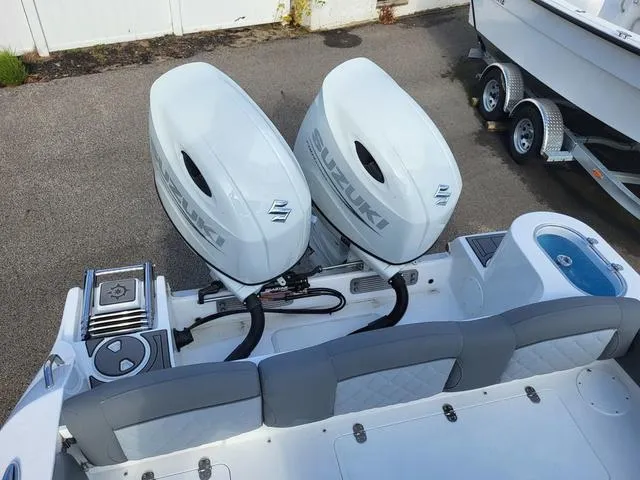 Slide: The Image of NauticStar 252 Legacy 2025 - 42