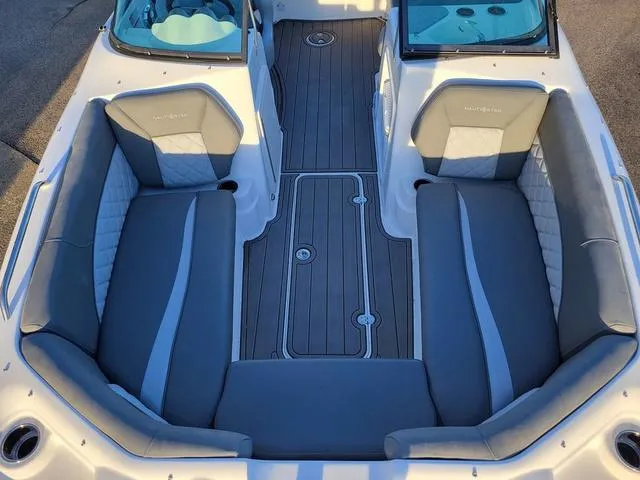 Slide: The Image of NauticStar 203DC 2025 - 10