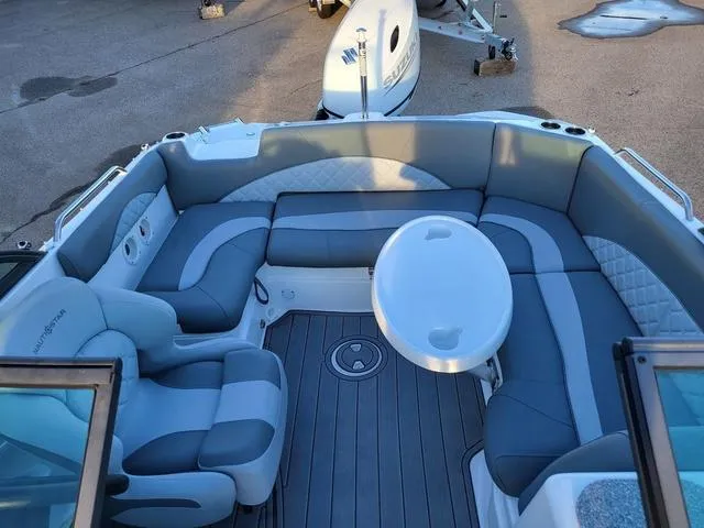 Slide: The Image of NauticStar 203DC 2025 - 27