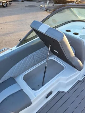 Slide: The Image of NauticStar 203DC 2025 - 29