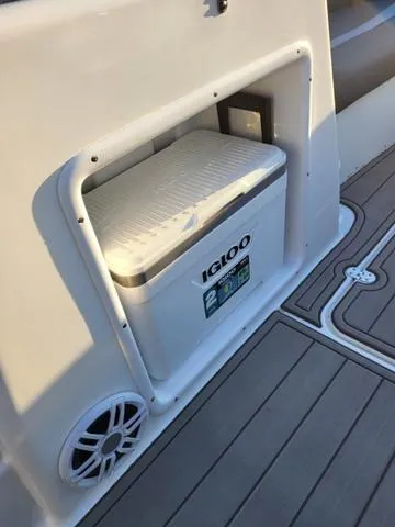 Slide: The Image of NauticStar 203DC 2025 - 38