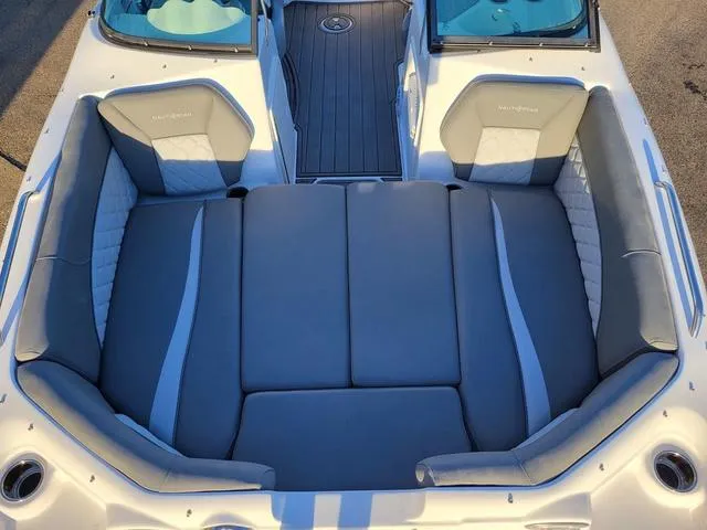 Slide: The Image of NauticStar 203DC 2025 - 9