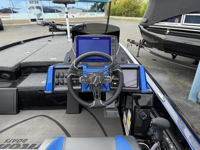 Slide: The Image of Triton 20XP Patriot 2025 - 4