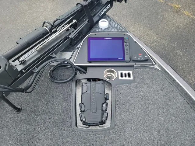 Slide: The Image of 2025 Ranger Z520R Ranger Cup boat dashboard with Lowrance electronics and cup holder. - 4