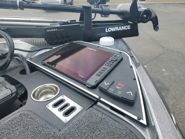 Slide: The Image of 2025 Ranger Z520R Ranger Cup boat dashboard with Lowrance electronics and controls. - 5