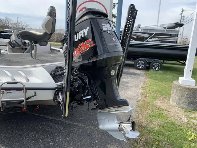 Slide: The Image of Ranger Z520 Comanche 2016 - 6