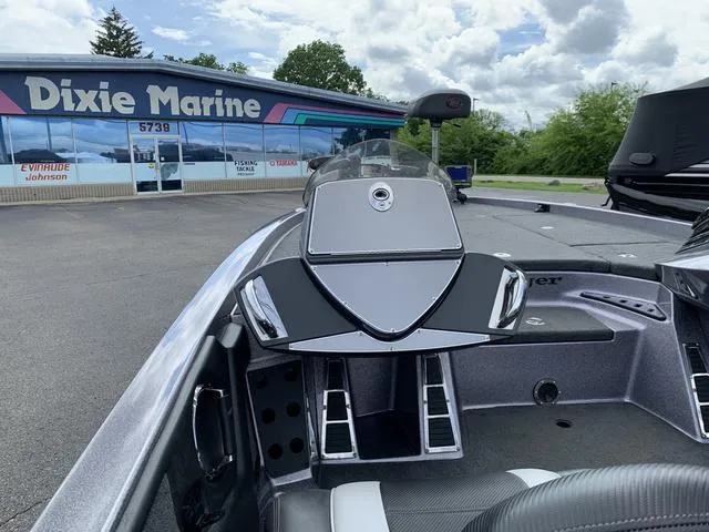 Slide: The Image of 2015 Ranger Z521C boat at Dixie Marine dealership, showcasing sleek design and modern features. - 5