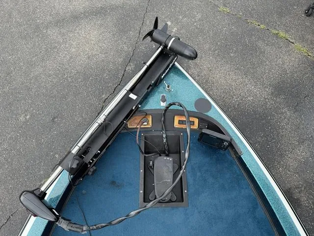 Slide: The Image of 1995 Ranger 482VS boat deck with trolling motor and blue carpet. - 3