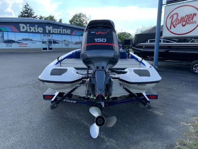 Slide: The Image of 2009 Stratos 285XL boat with 150 HP engine at Dixie Marine dealership. - 6